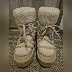 Beige Laced Womens Padded Moon Boots, 38EU, 7US.